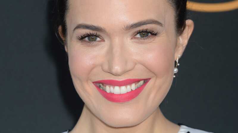 Come indossare un rossetto brillante: 12 sguardi di celebrità che ispirano