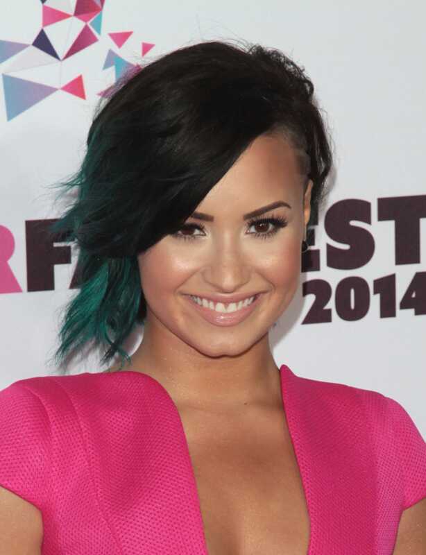 I 10 migliori look per capelli e trucco di Demi Lovato