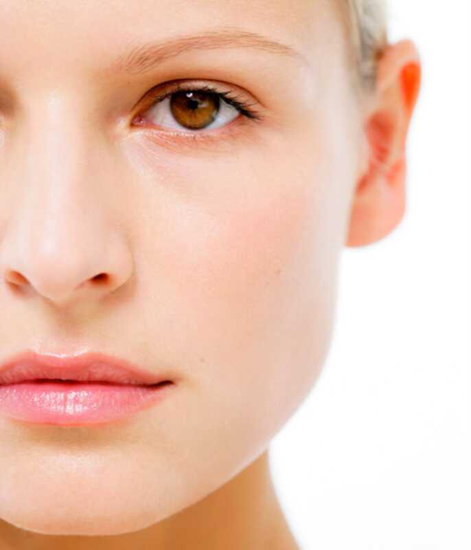 Dovresti auto-trattare la tua acne o andare a vedere un dermatologo?