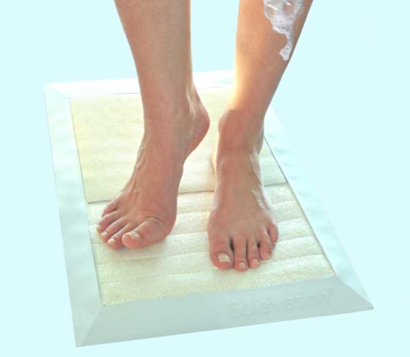 Il tappetino per doccia solevation scioglie la pelle secca sui piedi