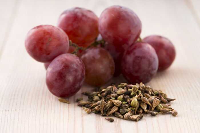 10 migliori benefici del succo d'uva per la pelle, i capelli e la salute