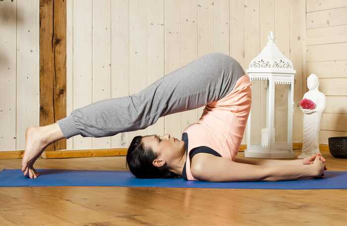 5 migliori asanas di yoga per i disturbi alimentari