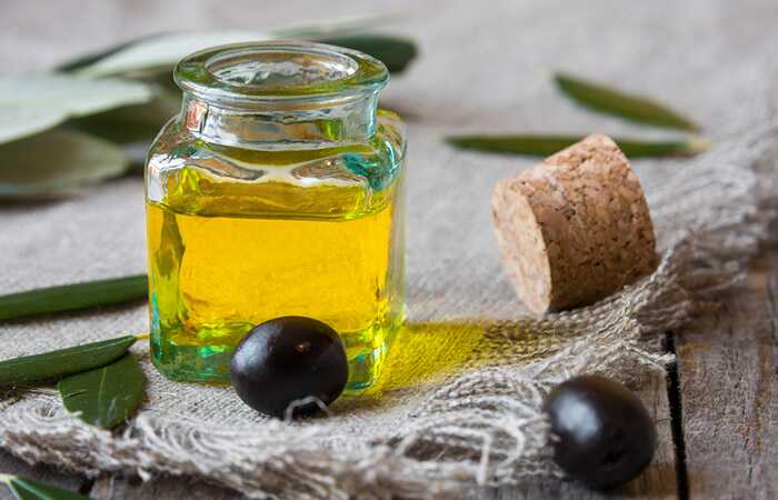 10 modi semplici per utilizzare l'olio d'oliva per sbarazzarsi di acne cicatrici