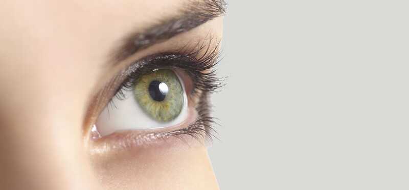 10 efficaci rimedi a casa per curare l'abrasione corneale (occhio graffiato)