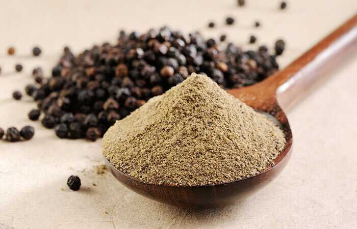 21 vantaggi straordinari di Black Pepper (Kali Mirch) per la pelle, i capelli e la salute