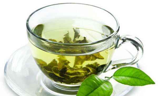 5 pacchetti per il tè verde per diversi tipi di pelle
