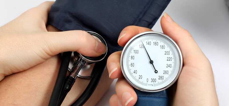 Top 10 efficaci rimedi domestici per l'alta pressione sanguigna