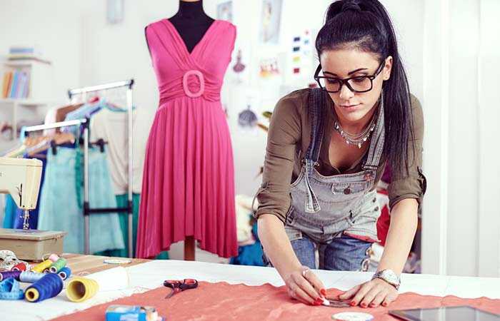 Come diventare un designer di moda - una guida per principianti
