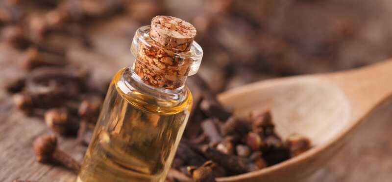 È l'olio di chiodi di garofano un rimedio efficace per la presa asciutta?