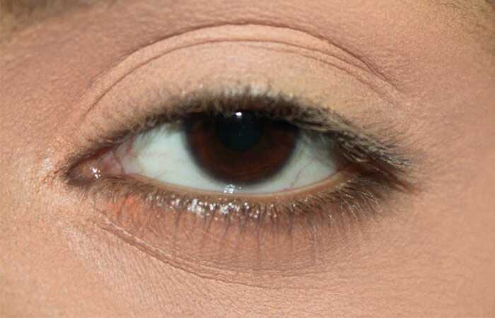 Kareena Kapoor ha ispirato il trucco degli occhi - 2 passaggi per tutorial con immagini