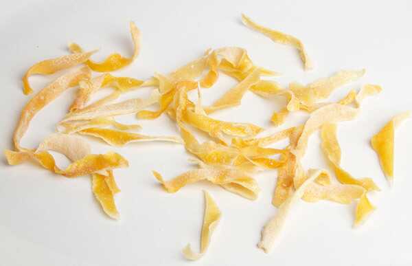 10 benefici incredibili di Peeling di limone