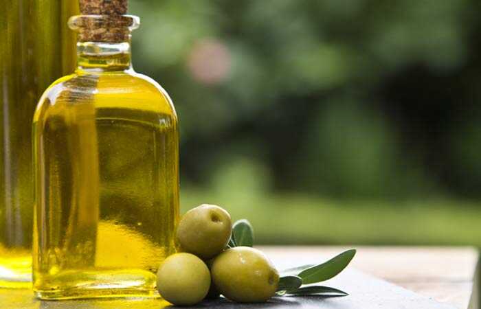 22 migliori benefici dell'olio d'oliva (Jaitun Ka Tel) per la pelle, i capelli e la salute