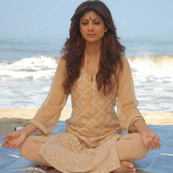 Completamente Power Yoga Workout di Shilpa Shetty