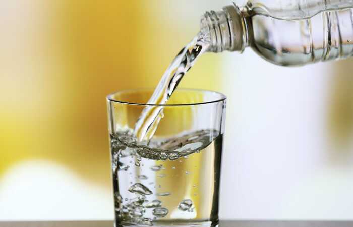 Ti senti spesso assetato? Spegni la sete eccessiva con questi rimedi