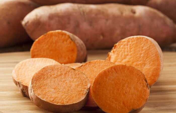 19 vantaggi straordinari di Sweet Potatoes (Shakarkandi) per la pelle e la salute