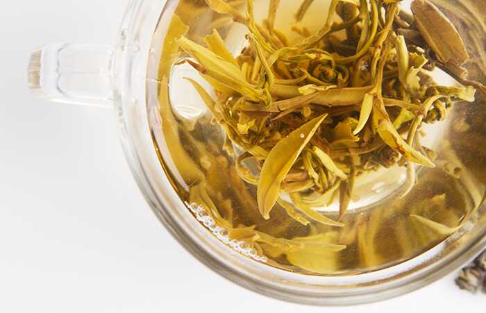 17 Benefici provenienti dal tè bianco che ti sorprenderanno