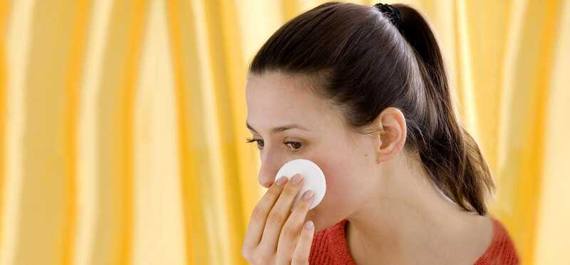 6 semplici passi per usare l'idrogeno perossido per trattare l'acne