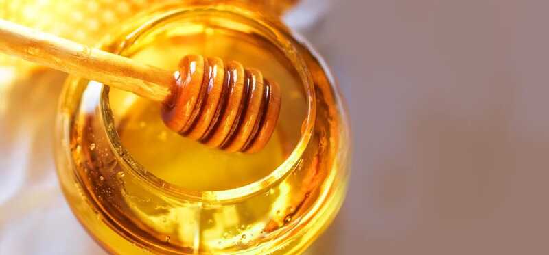4 semplici modi in cui il miele può risolvere i problemi della pelle secca