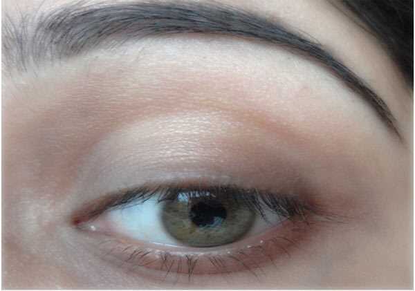 Come fare gli occhi piccoli guarda più grande usando un eyeliner - step by step tutorial con le immagini