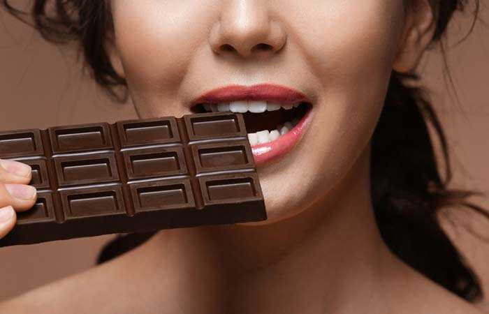 22 benefici incredibili di cioccolato fondente per la pelle, i capelli e la salute