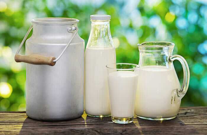 12 meravigliosi vantaggi del latte crudo sulla tua pelle