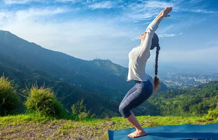 12 Esercizi di yoga per ottenere le cosce e le anche in forma