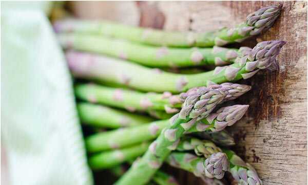 47 vantaggi straordinari di Asparagus (Shatwar) per la pelle, i capelli e la salute
