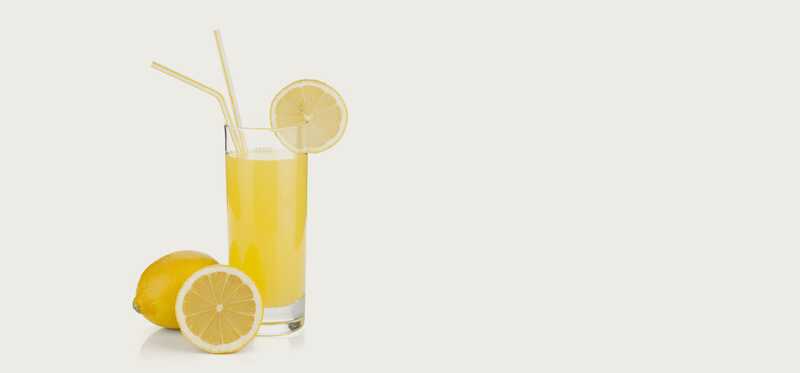 10 migliori benefici del succo di limone per la pelle, i capelli e la salute