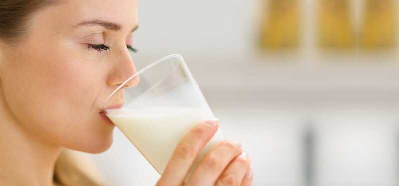 29 vantaggi incredibili di latte per la pelle, i capelli e la salute