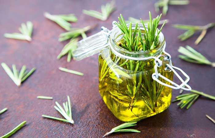 15 migliori benefici dell'olio Rosemary per la pelle e la salute