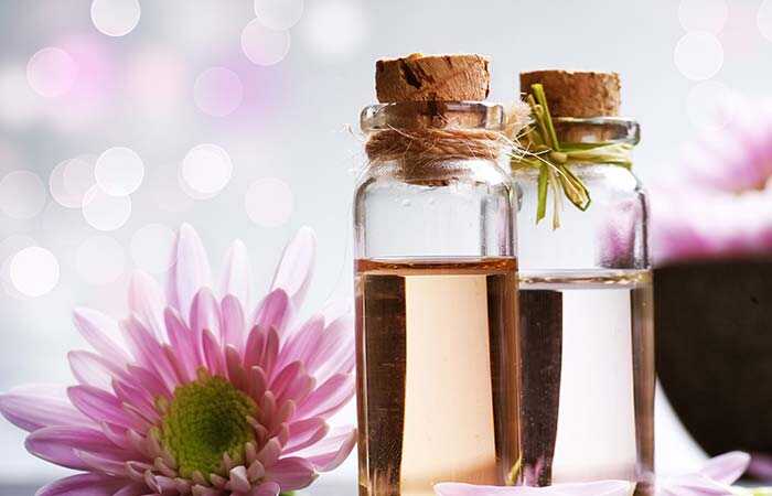 I primi 14 benefici dell'olio di Sandalo (Chandan) per la pelle e la salute