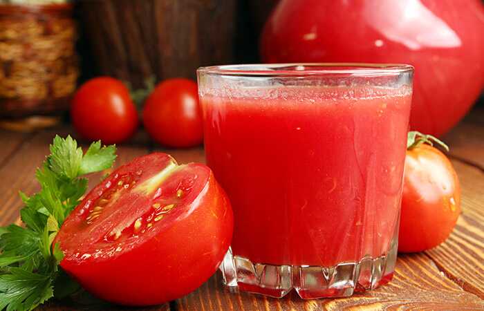 10 migliori benefici del succo di pomodoro per la pelle, i capelli e la salute