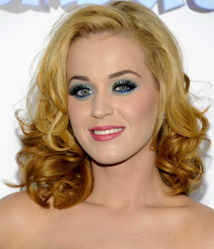 Katy Perry pārveidošana blondīne ir gandrīz pabeigta