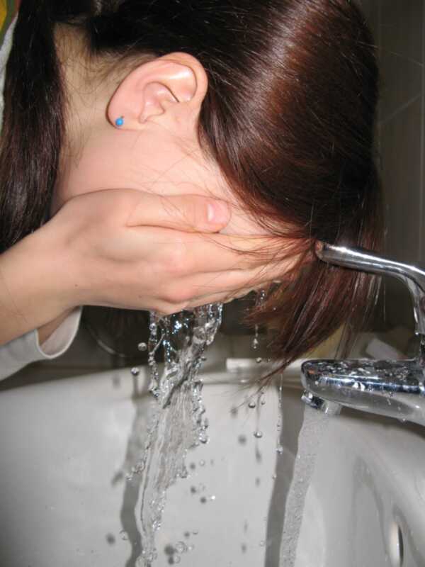 Moet je je gezicht echt wassen?