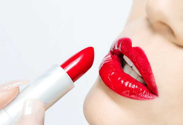 9 enkle tips for å holde leppene dine vakre