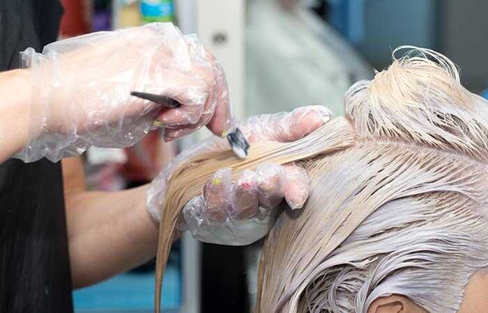 10 Úžasné spôsoby, ako identifikovať a zafixovať suché a poškodené vlasy