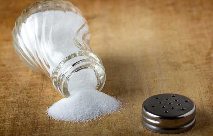 Sådan behandles skæl med salt