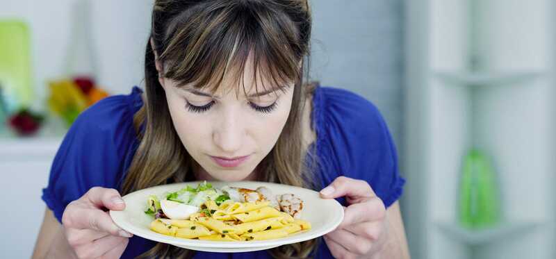 Descoperire alarmantă: dieta bogată în grăsimi duce la pierderea mirosului!