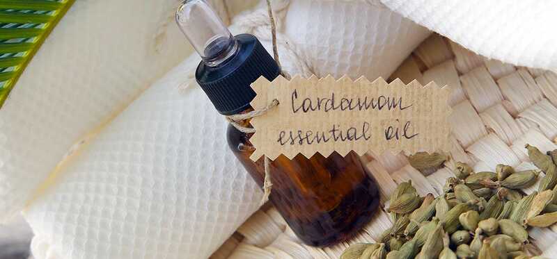 15 úžasných prínosov oleja Cardamom pre pokožku, vlasy a zdravie